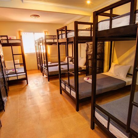 B52 Hostel Пномпень Екстер'єр фото